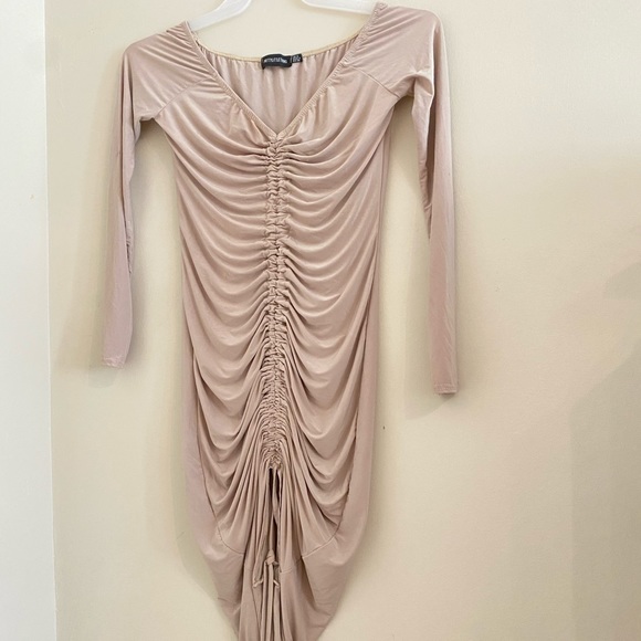 PrettyLittleThing Ruched Bodycon dress - Picture 2 of 5